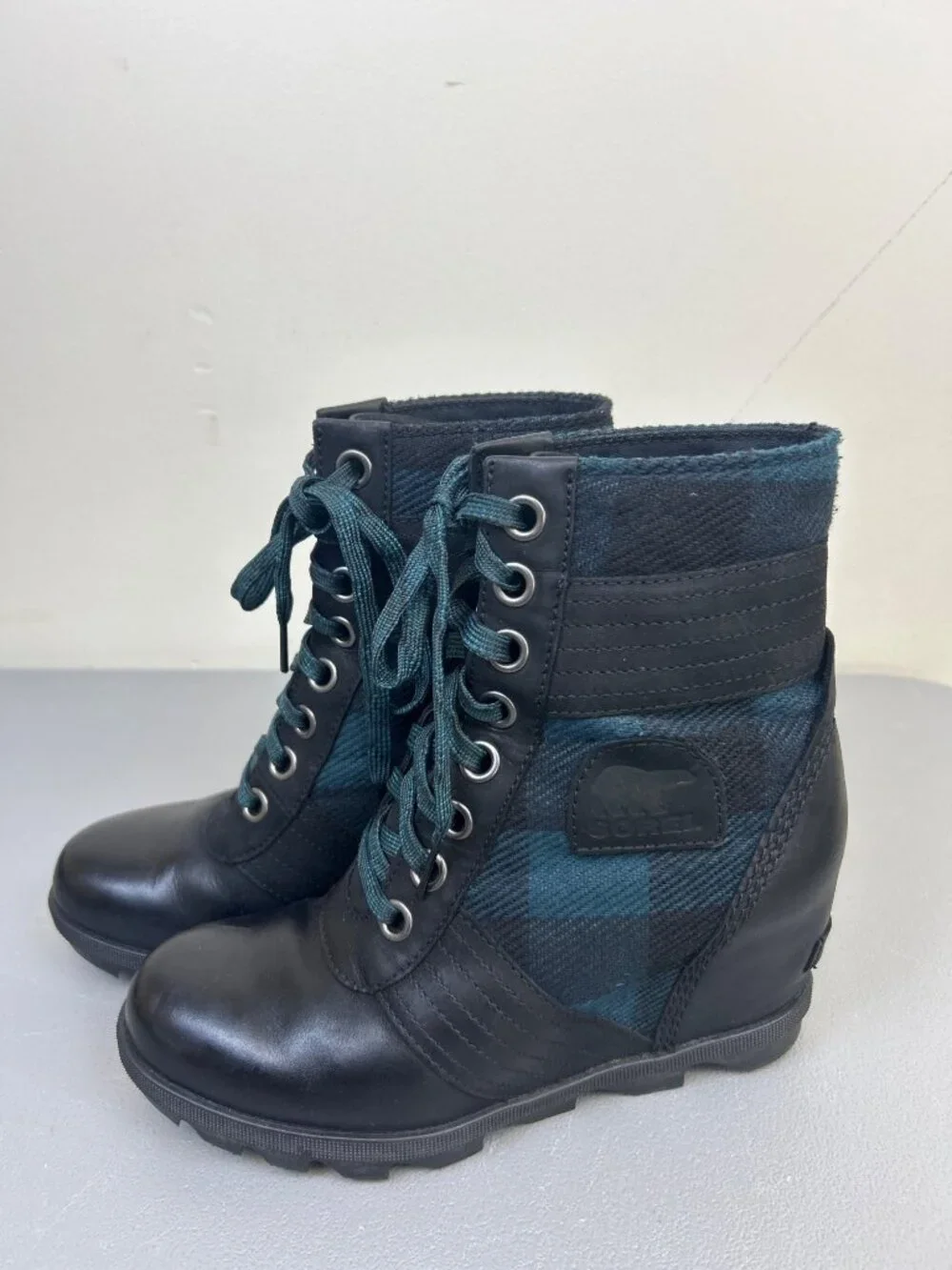 Sorel Lexie Wedge Boots Women's 7 Green Plaid Lace Up Winter Boot Waterproof